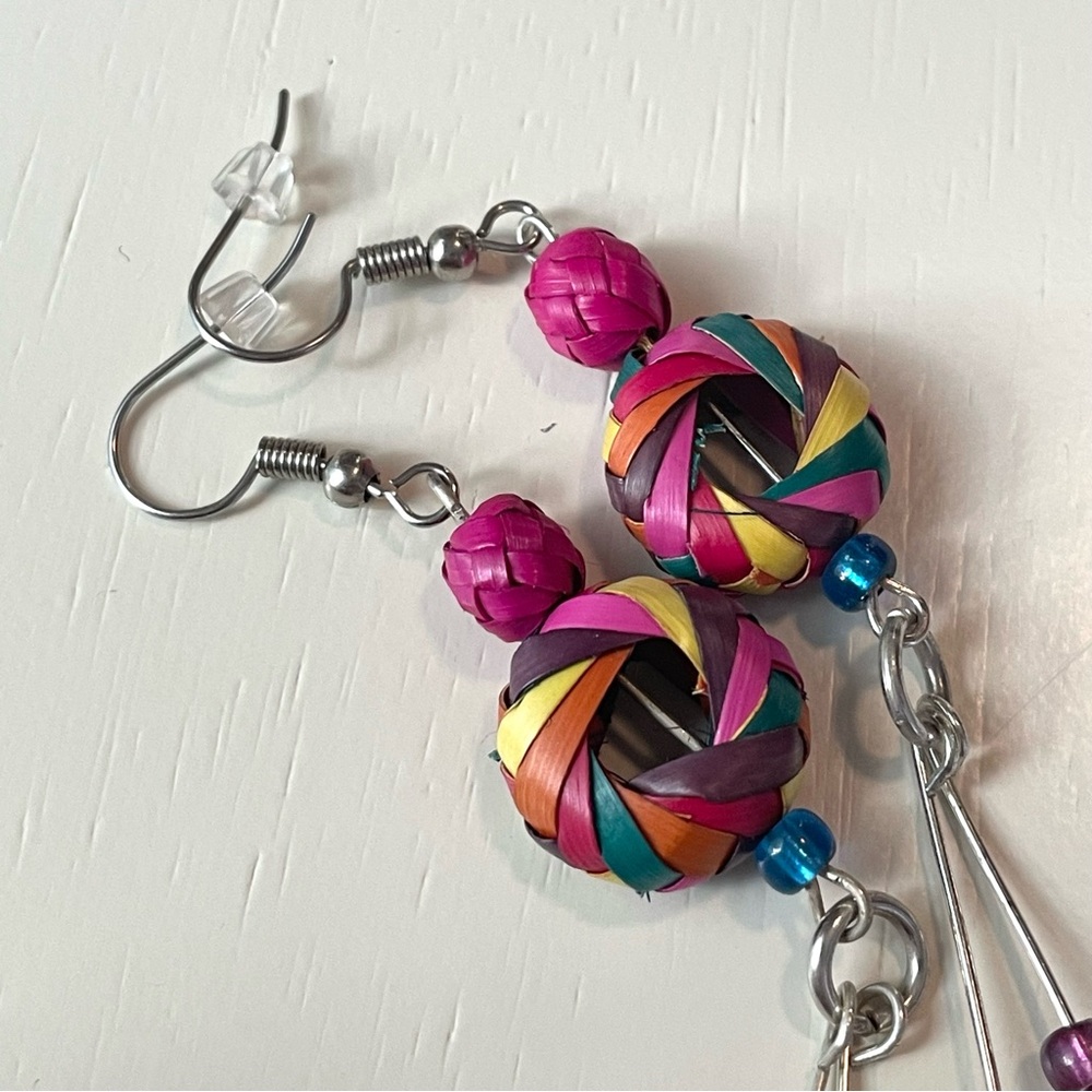 🚨🚨FINAL SALE!!!!🚨🚨 Woven dangle wreath pierced earrings Day of The Dead colorful - Picture 6 of 9